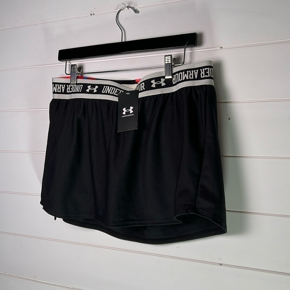 Under Armour nwt skort large. A364